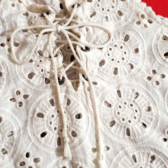 HOLLISTER white eyelet lace up detail top Small - Picture 5 of 8